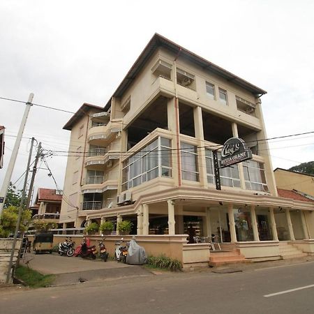 Oyo 317 Choy'S Waterfront Residence เนกอมโบ ภายนอก รูปภาพ