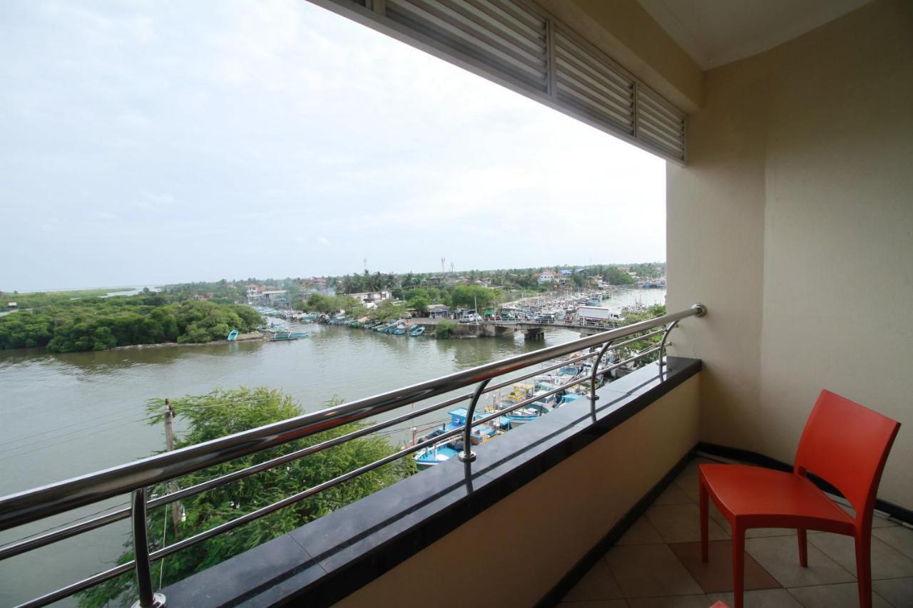 Oyo 317 Choy'S Waterfront Residence เนกอมโบ ภายนอก รูปภาพ