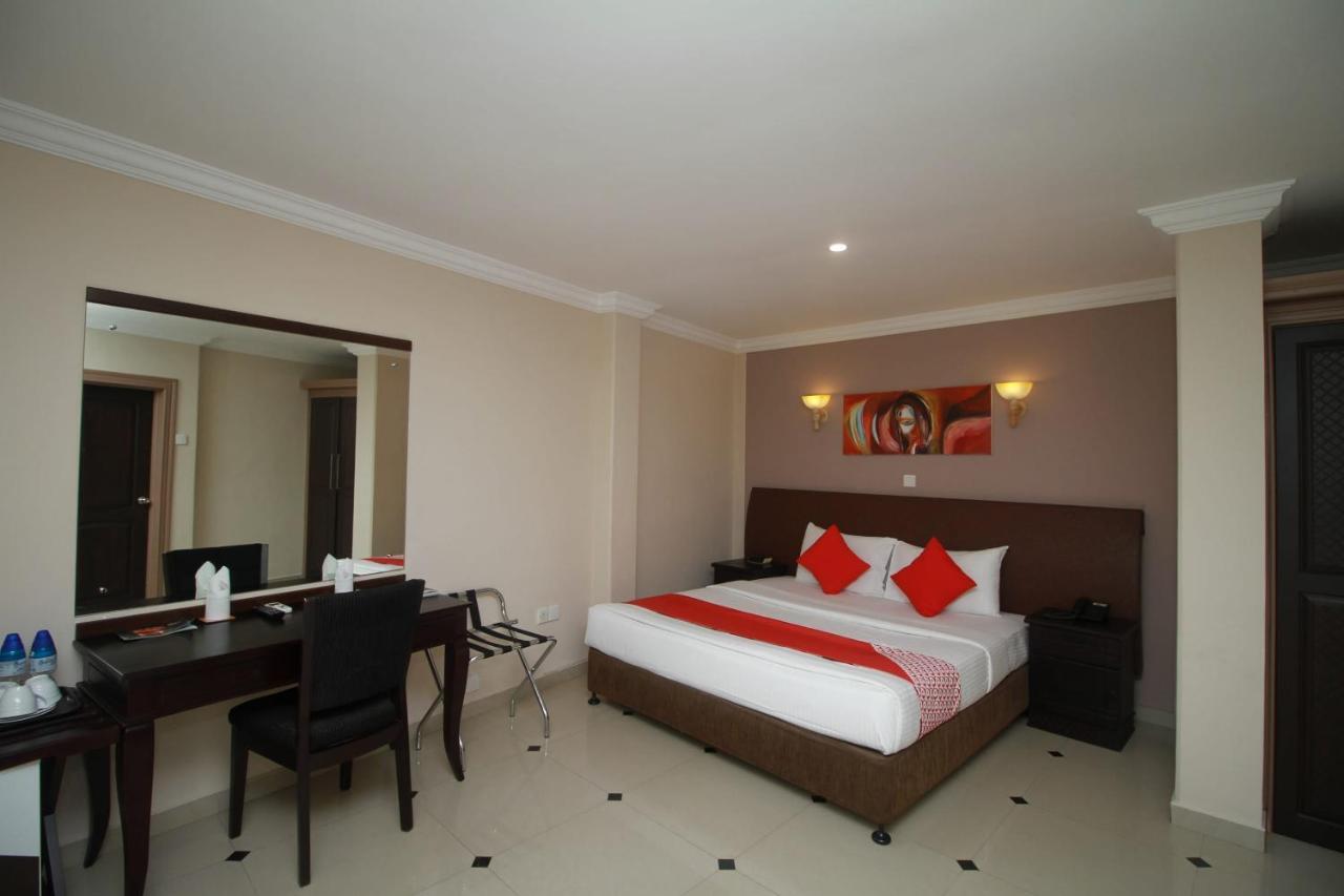 Oyo 317 Choy'S Waterfront Residence เนกอมโบ ภายนอก รูปภาพ
