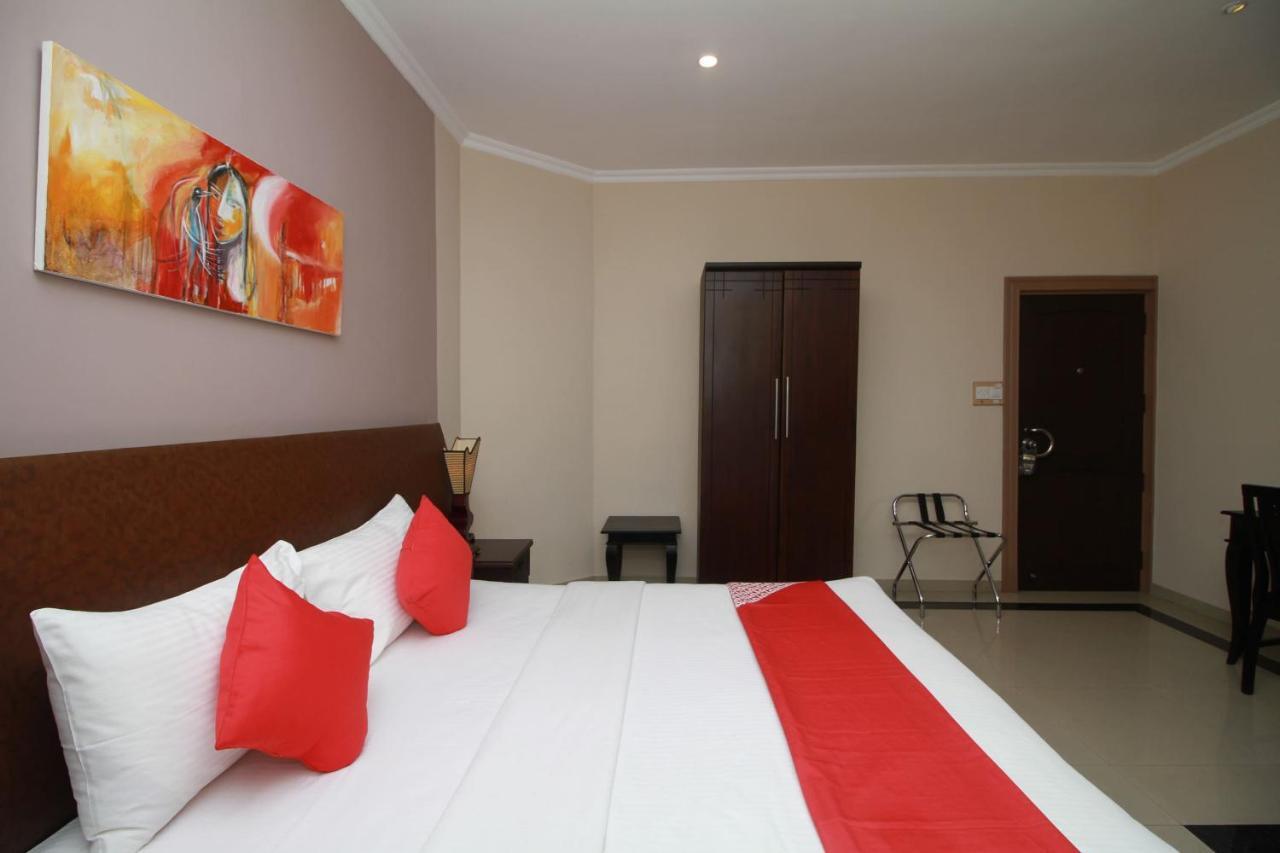 Oyo 317 Choy'S Waterfront Residence เนกอมโบ ภายนอก รูปภาพ