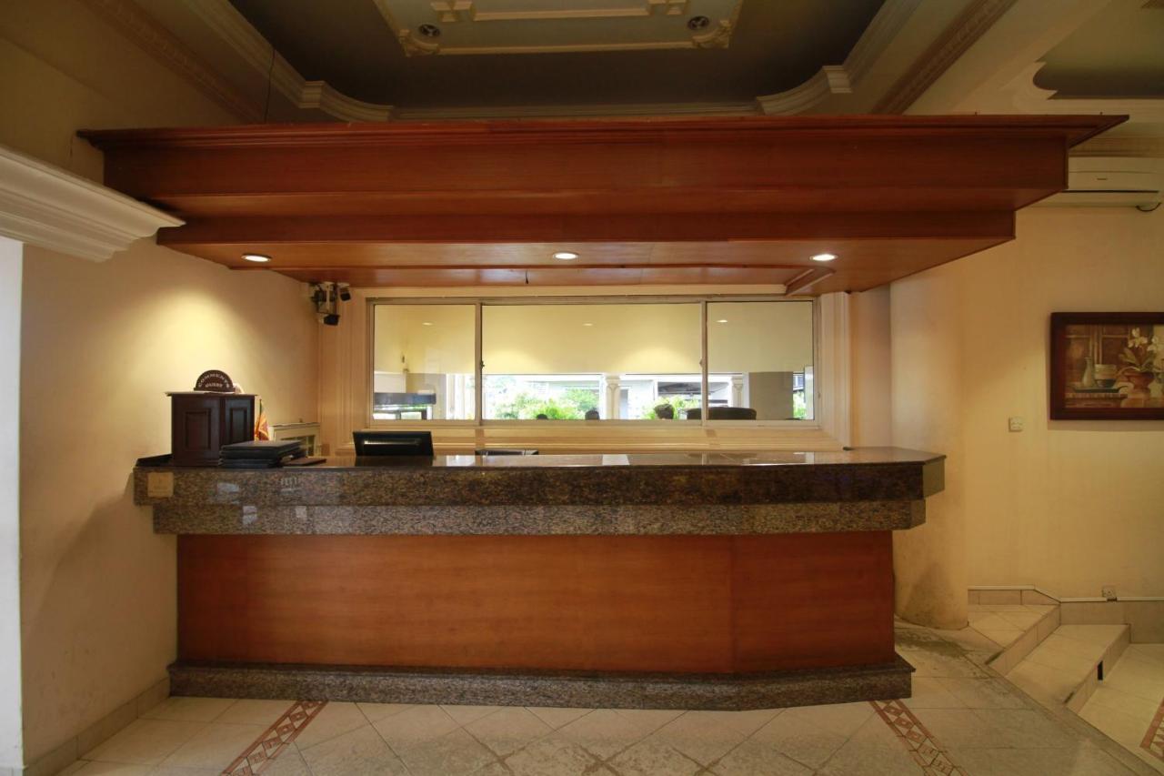 Oyo 317 Choy'S Waterfront Residence เนกอมโบ ภายนอก รูปภาพ