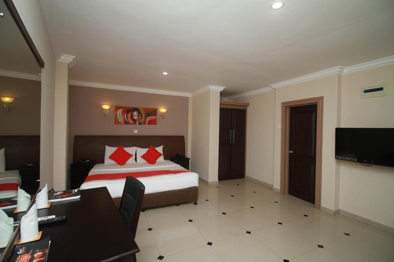 Oyo 317 Choy'S Waterfront Residence เนกอมโบ ภายนอก รูปภาพ