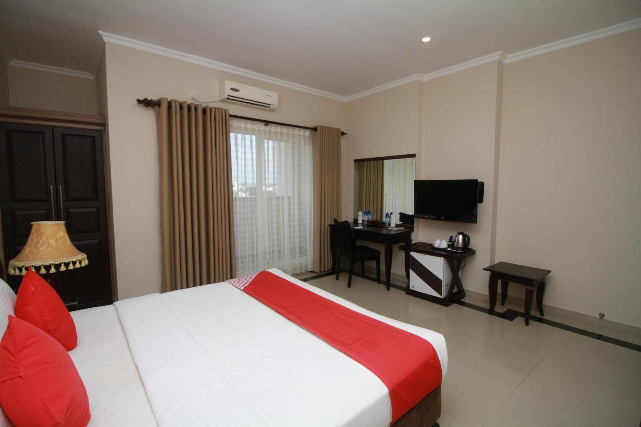 Oyo 317 Choy'S Waterfront Residence เนกอมโบ ภายนอก รูปภาพ